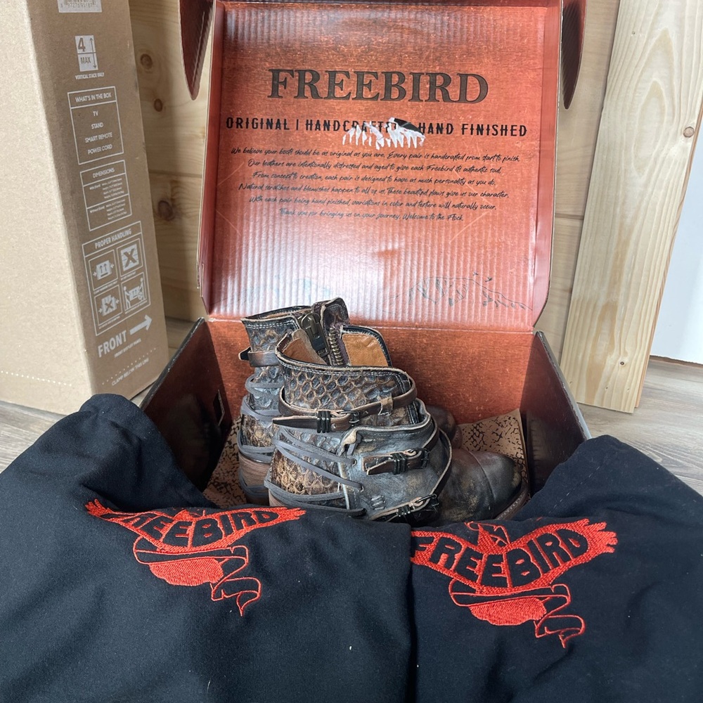 Freebird Crue Multi-Strap Leather Boots - Picture 6 of 8